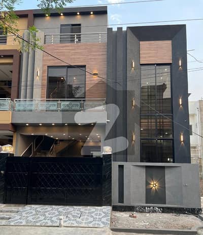 5 MARLA BRAND NEW LUXURY HOUSE AVAILABLE FOR SALE IN NASHEMEN E IQBAL PHASE 2