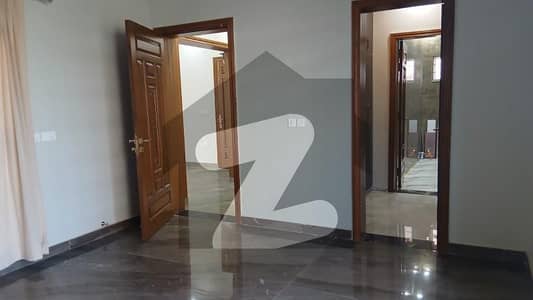 1 kinal Like A New Tile Floor Upper Portion For Rent