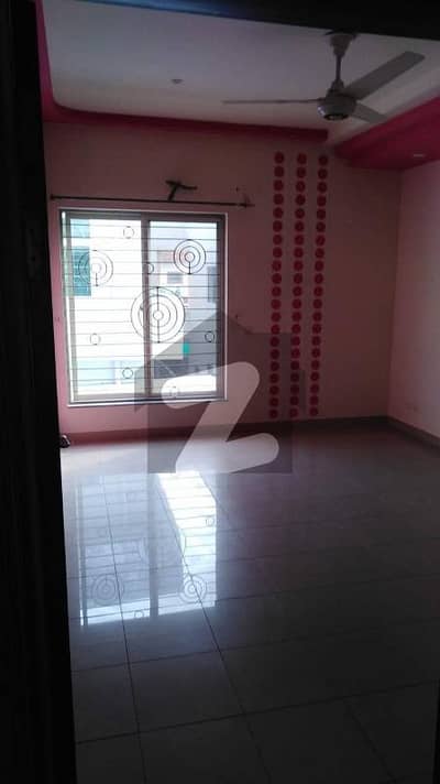 1 kinal Like A New Tile Floor Upper Portion For Rent