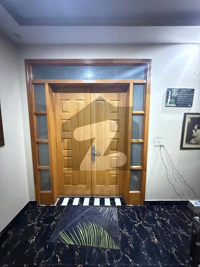 او پی ایف ہاؤسنگ سکیم لاہور میں 4 کمروں کا 1 کنال بالائی پورشن 1.3 لاکھ میں کرایہ پر دستیاب ہے۔