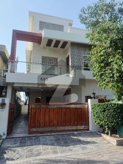 10 Marla Double Unit 5-Bedroom House For Rent 10 Marla Double Unit 5-Bedroom House For Rent