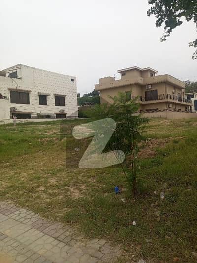 ڈی ایچ اے فیز 2 - سیکٹر ای ڈی ایچ اے ڈیفینس فیز 2,ڈی ایچ اے ڈیفینس,اسلام آباد میں 1 کنال رہائشی پلاٹ 4.95 کروڑ میں برائے فروخت۔