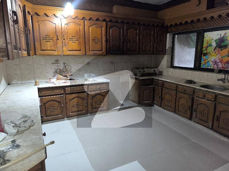 5 bedrooms and 5 bathrooms DD TV lounge kitchen 5 bedrooms and 5 bathrooms DD TV lounge kitchen