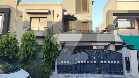 BEAUTIFUL HOUSE FOR SALE Next Corner 10 MARLA BEAUTIFUL HOUSE FOR SALE Next Corner 10 MARLA