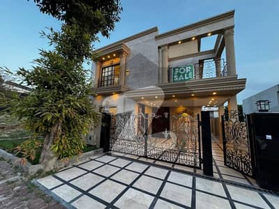 بحریہ ٹاؤن فیز 8 ۔ بلاک ای بحریہ ٹاؤن فیز 8,بحریہ ٹاؤن راولپنڈی,راولپنڈی میں 5 کمروں کا 10 مرلہ مکان 3.9 کروڑ میں برائے فروخت۔