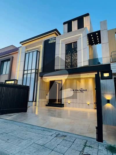 ٹاپ سٹی 1 اسلام آباد میں 5 کمروں کا 10 مرلہ مکان 3.95 کروڑ میں برائے فروخت۔