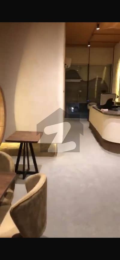 Ground floor shop with attached washroom