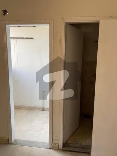 2 bed lounge flat available for sell 2nd floor front facing 2 bed lounge flat available for sell 2nd floor front facing