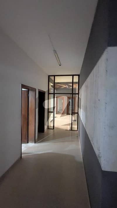 FIRST FLOOR 3500 SQFT SHOP AVAILABLE FOR RENT IN GULBERG