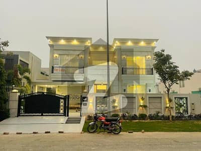 70'FT ROAD TOP LOCATION BRAND NEW HOUSE VERY CHEAP PRICE FOR SALE IN DHA PHASE 6 BLOCK D.
