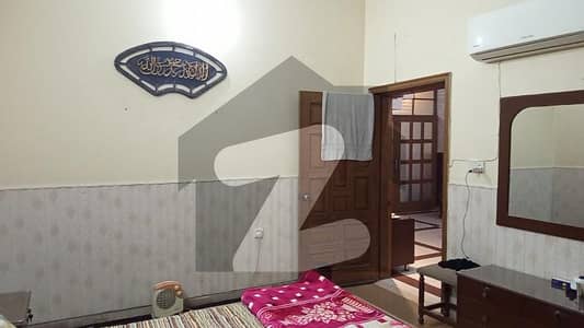 Find Your Ideal Prime Location Upper Portion In Madina Town Under Rs. 30000 For Rent