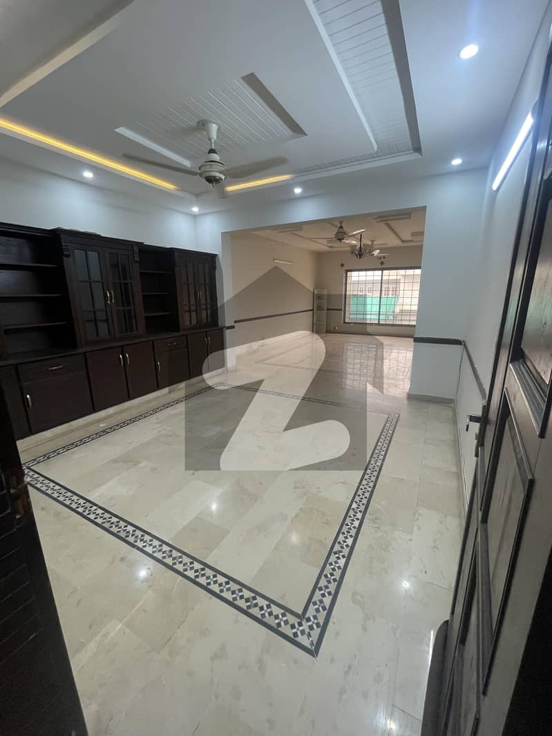 BEAUTIFUL LOCATION UPPER PORTION FOR RENT BEAUTIFUL LOCATION UPPER PORTION FOR RENT