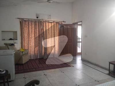 ڈی ایچ اے فیز 3 - بلاک زیڈ فیز 3,ڈیفنس (ڈی ایچ اے),لاہور میں 3 کمروں کا 10 مرلہ مکان 3.95 کروڑ میں برائے فروخت۔