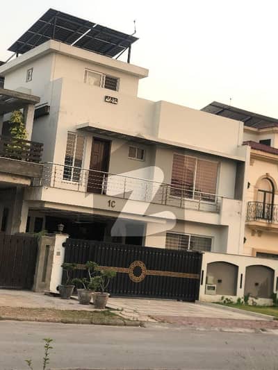 A Spacious And Beautifully Maintained 10 Marla House Is Available For Rent In Sector C2, Bahria Enclave Islamabad.