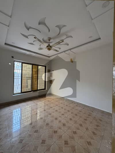 Hayatabad phase 2 Sector j4 10 Marla house available for rent