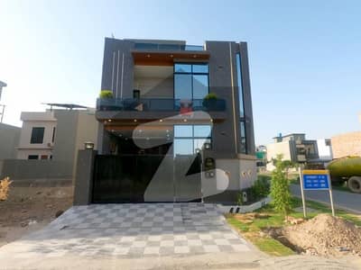5 Marla House In Park View City - Executive Block Is Available For sale