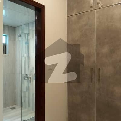 10 MARLA 3 BEDROOM NEW APARTMENT AVAILABLE FOR RENT