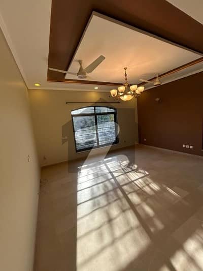 ڈی ۔ 12 اسلام آباد میں 6 کمروں کا 1 کنال مکان 6.5 لاکھ میں کرایہ پر دستیاب ہے۔