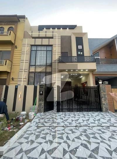 Centrally Located Prime Location House For sale In Citi Housing Society Available