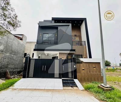 Prime Location 5 Marla Spacious House Is Available In Citi Housing Society For sale