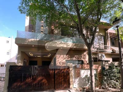 لیک سٹی رائیونڈ روڈ,لاہور میں 4 کمروں کا 5 مرلہ مکان 2.6 کروڑ میں برائے فروخت۔