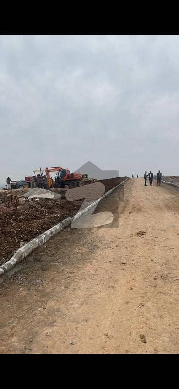 گلبرگ اسلام آباد میں 1 کنال رہائشی پلاٹ 2.25 کروڑ میں برائے فروخت۔