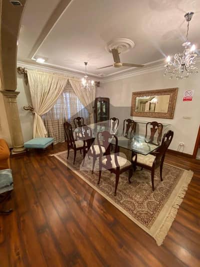 500 yard banglow for sall prime location phase 5 2+4 bedroom