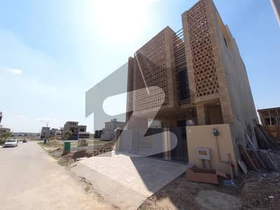 ایف ۔ 15 اسلام آباد میں 6 کمروں کا 10 مرلہ مکان 4.65 کروڑ میں برائے فروخت۔