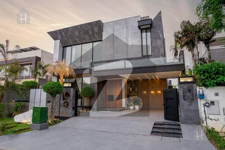 Top Quality Build Luxurious Beautiful Modern Design Villa For Sale Prime Location Near To Park Mosque Commercial Top Quality Build Luxurious Beautiful Modern Design Villa For Sale Prime Location Near To Park Mosque Commercial