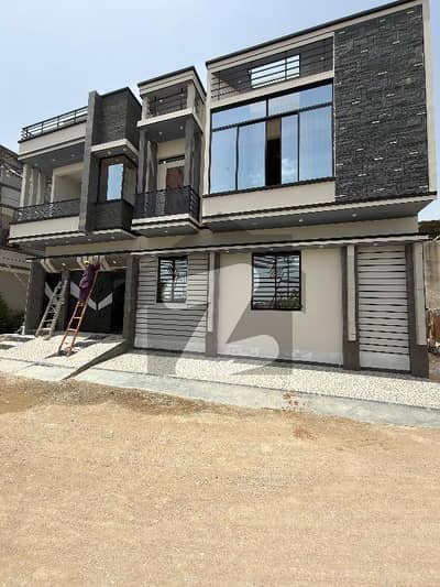 PRIME LOCATION CORNER 120 SQ YARD NEAR MAIN GATE GROUND+1