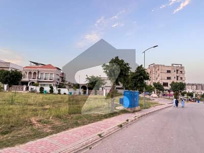 1 Kanal Plot For Sale In C Block