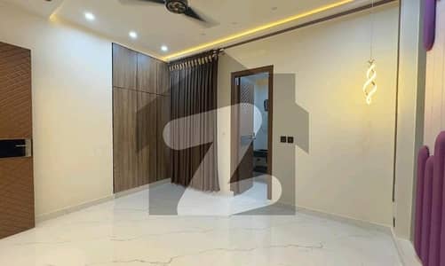 Prime Location Citi Housing Society 5 Marla House Up For sale