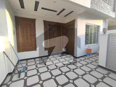 جی ۔ 13 اسلام آباد میں 4 کمروں کا 4 مرلہ مکان 3.85 کروڑ میں برائے فروخت۔