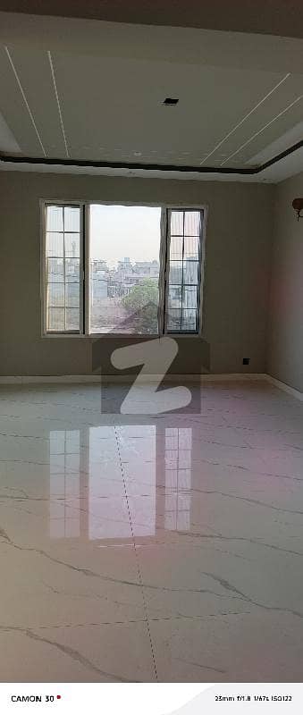 Corner 400 Yard 3 BED DD First Floor West Open Fully Airy Mukammal Roshan hawadar GoVt Teachers Society 21A Opposite Muslmananan e Punjab Society