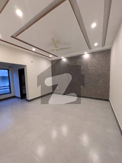 GULBERG GREEN 10m FULL HOUSE FOR RENT