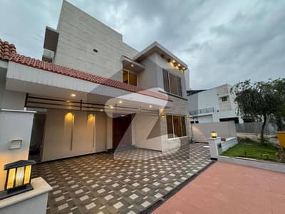 15 Marla Villa - Owner Build Park Face House 15 Marla Villa - Owner Build Park Face House