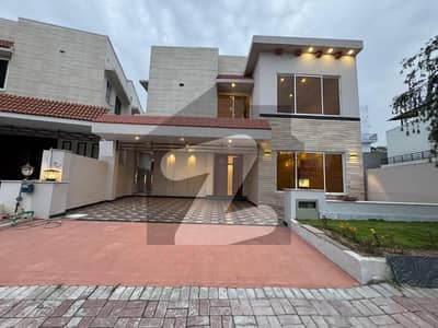 15 Marla Villa - Owner Build Park Face House 15 Marla Villa - Owner Build Park Face House