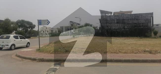 CORNER BOULEVARD 3 SIDE OPEN HEIGHTED PLOT FOR SALE IN BLOCK F-1