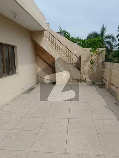 10 Marla Double Unit Old House For Sale Is Available In Phase 1 Block D, DHA Lahore