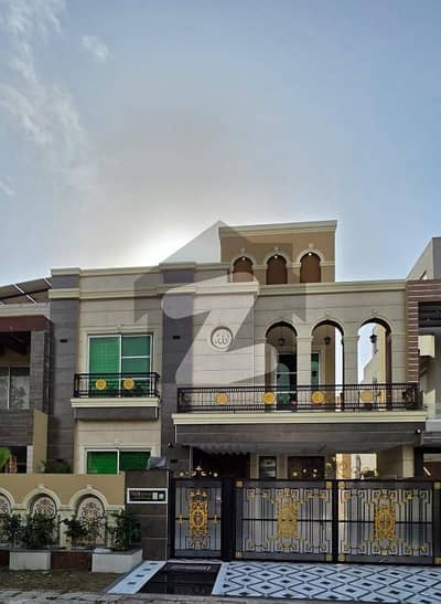 بحریہ ٹاؤن لاہور میں 5 کمروں کا 10 مرلہ مکان 4.8 کروڑ میں برائے فروخت۔ بحریہ ٹاؤن لاہور میں 5 کمروں کا 10 مرلہ مکان 4.8 کروڑ میں برائے فروخت۔
