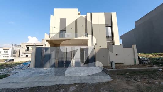 HOUSE AVAILABLE FOR SALE C SIZE 10 MARLA IN MULTI GARDENS B-17 ISLAMABAD