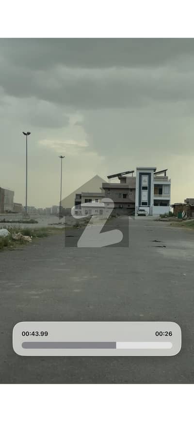 | STREET 117 PLOT | SOUTH FACE | | LEVEL POSSESSION | TOP LOCATION