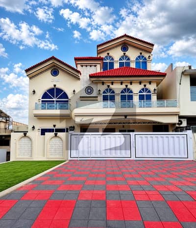 STREET 86 PLOT SIZE 30x60 G-13/1 TOP LOCATION