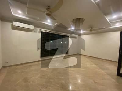 ڈی ایچ اے فیز 1 ڈیفنس (ڈی ایچ اے),لاہور میں 6 کمروں کا 1 کنال مکان 2.5 لاکھ میں کرایہ پر دستیاب ہے۔
