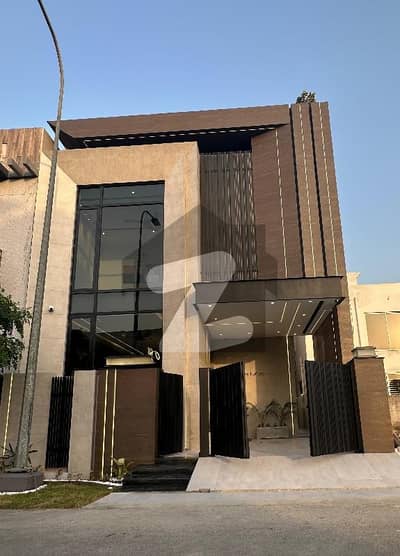 5 MARLA ULTRA MODERN HOUSE FOR SALE IN DHA PHASE 9.