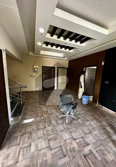 Commercial Building For Rent On Shaheed-E-Millat Road | 200 Sq. Yards
