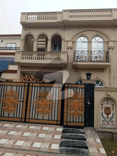15 MARLA BRAND NEW FACING PARK HOUSE FOR SALE NEAR PINE AVENUE ROAD LAHORE.