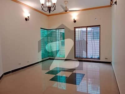 عسکری 11 ۔ سیکٹر بی عسکری 11,عسکری,لاہور میں 3 کمروں کا 10 مرلہ مکان 4.55 کروڑ میں برائے فروخت۔ عسکری 11 ۔ سیکٹر بی عسکری 11,عسکری,لاہور میں 3 کمروں کا 10 مرلہ مکان 4.55 کروڑ میں برائے فروخت۔