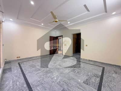 Ideal Family Home 1 Kanal House with 6 Bedrooms in Bahria Phase 3