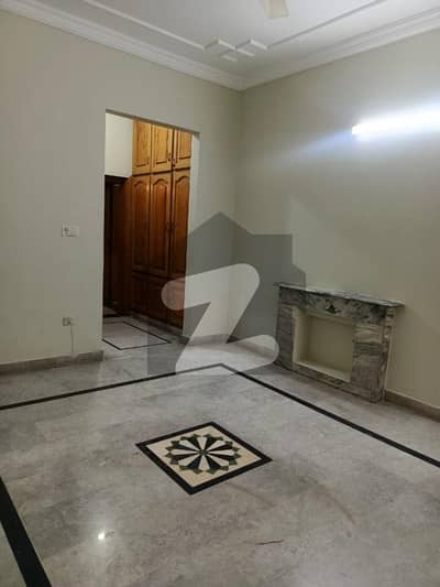 جی ۔ 11 اسلام آباد میں 3 کمروں کا 1 کنال بالائی پورشن 1.7 لاکھ میں کرایہ پر دستیاب ہے۔
